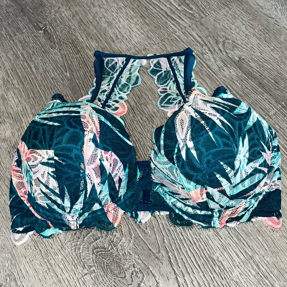 NWOT VS PINK set - Picture 3 of 12